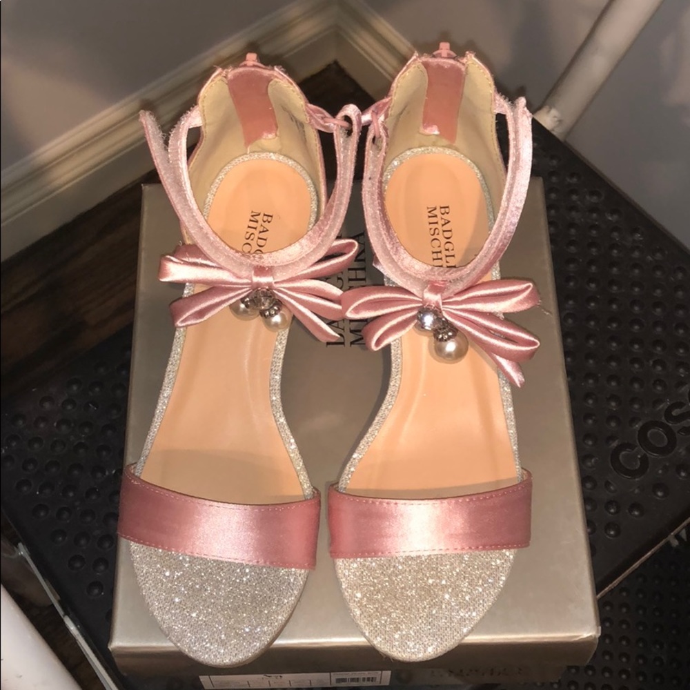 Gorgeous Badgley Mischka girls sandals.